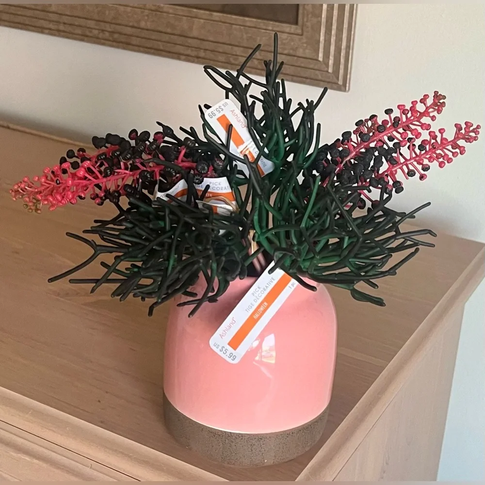 Planter & 6 faux foliage (NWT) retail $43.93 home decor